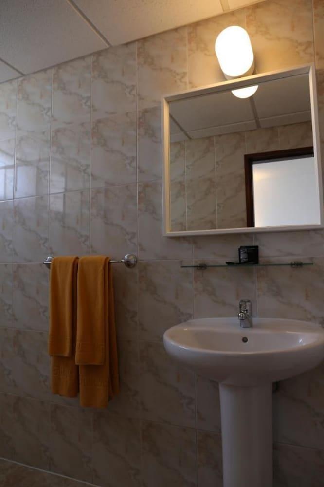 Hostal Residencia Cardona Arrecife  Exterior photo