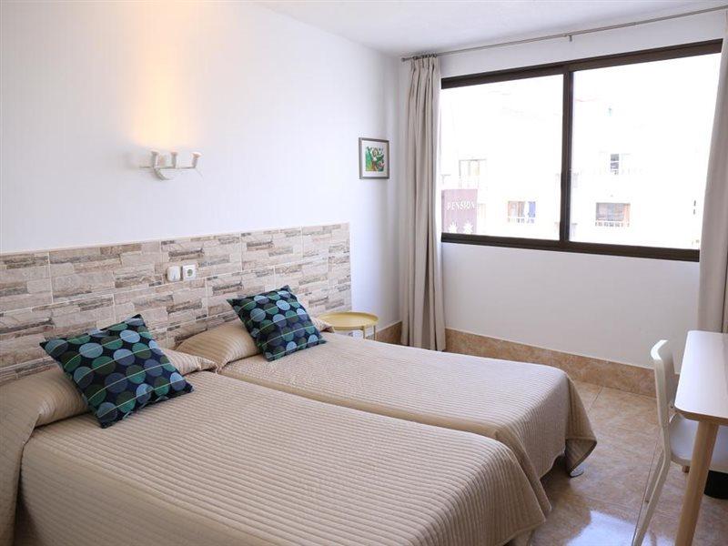 Hostal Residencia Cardona Arrecife  Exterior photo