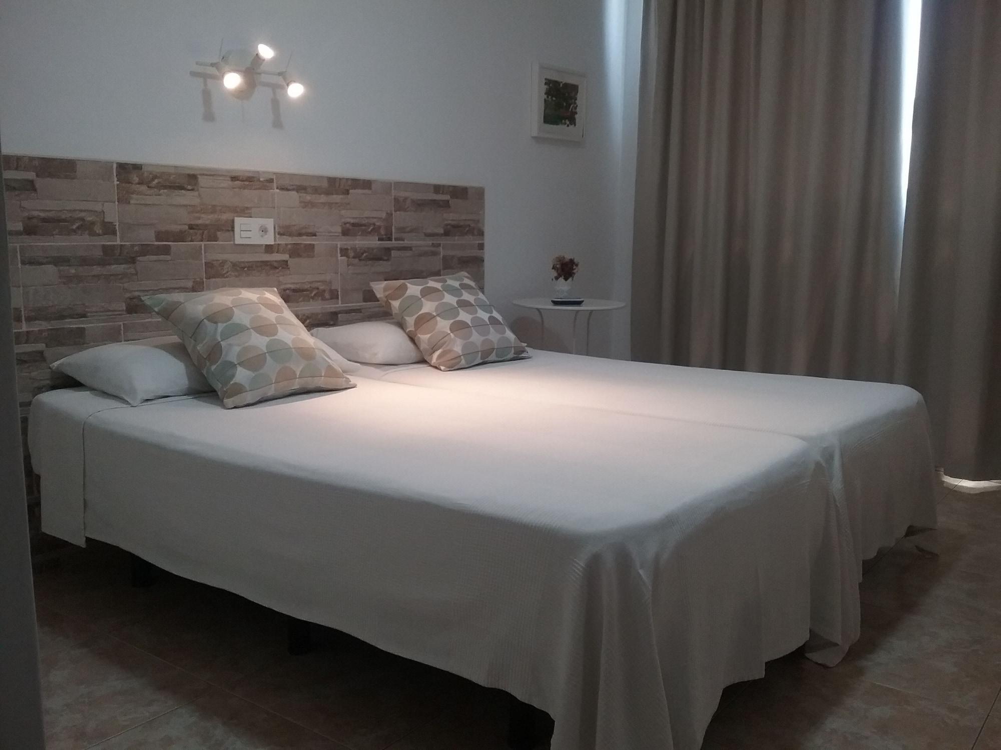 Hostal Residencia Cardona Arrecife  Exterior photo