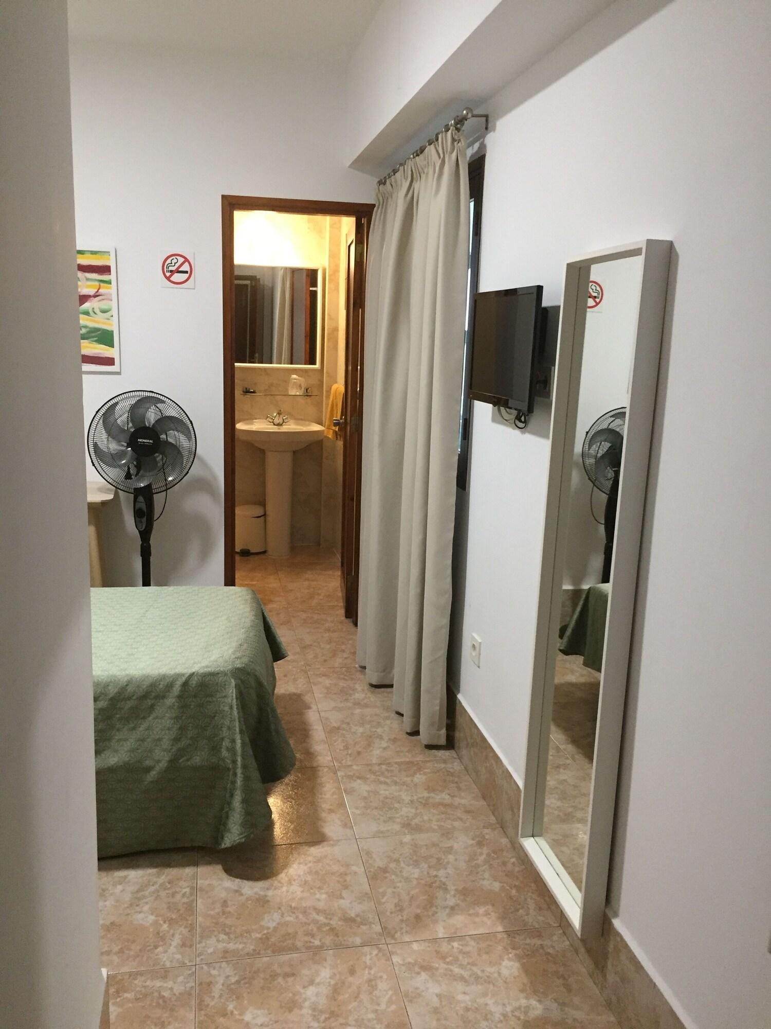 Hostal Residencia Cardona Arrecife  Exterior photo