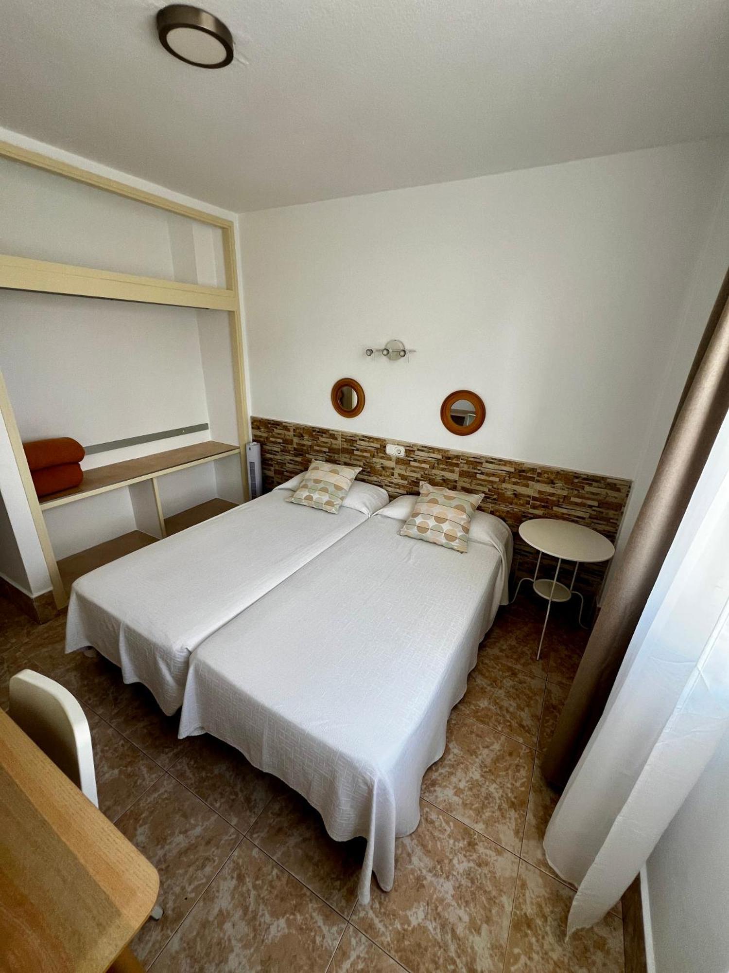 Hostal Residencia Cardona Arrecife  Exterior photo
