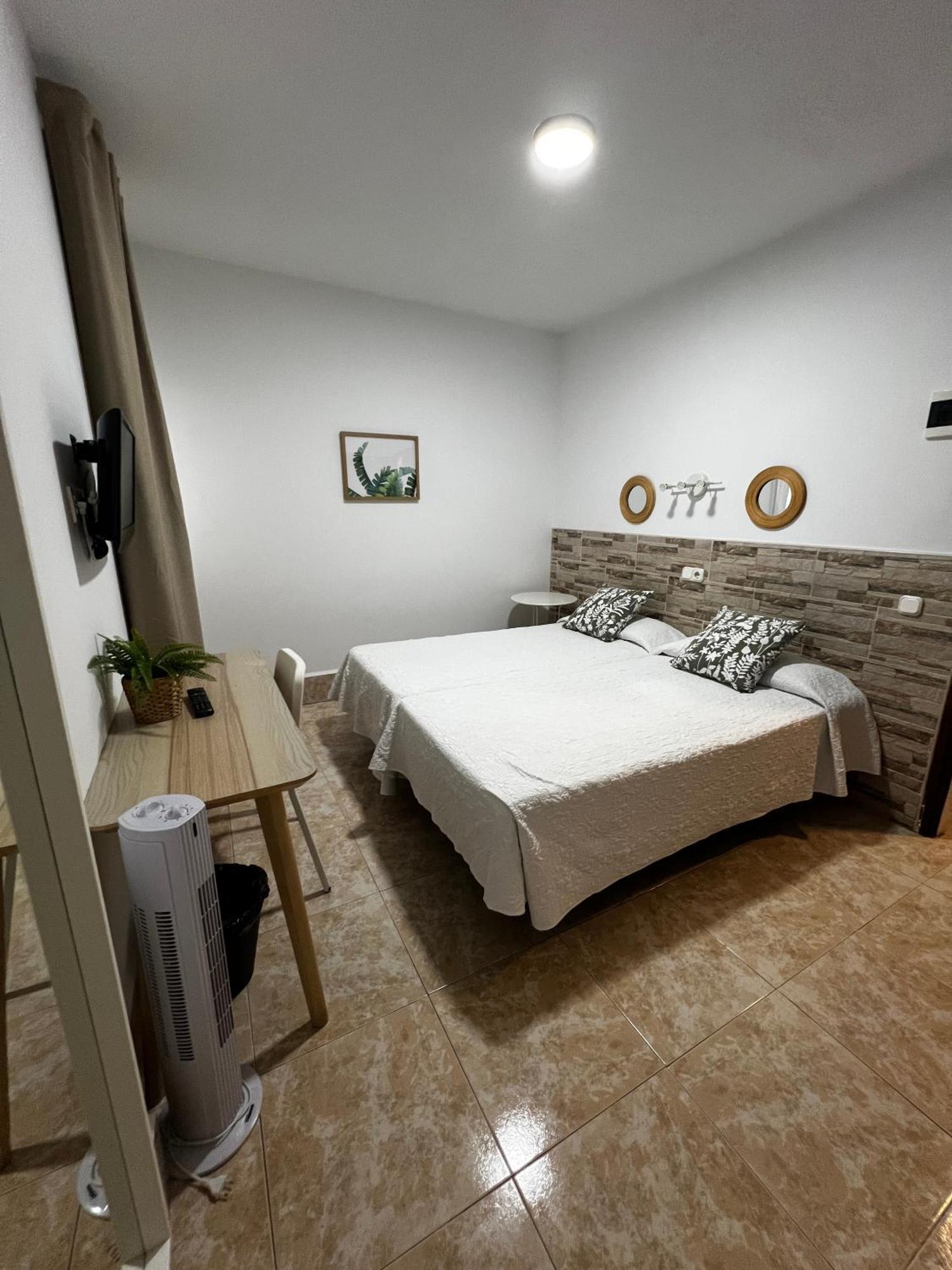 Hostal Residencia Cardona Arrecife  Exterior photo