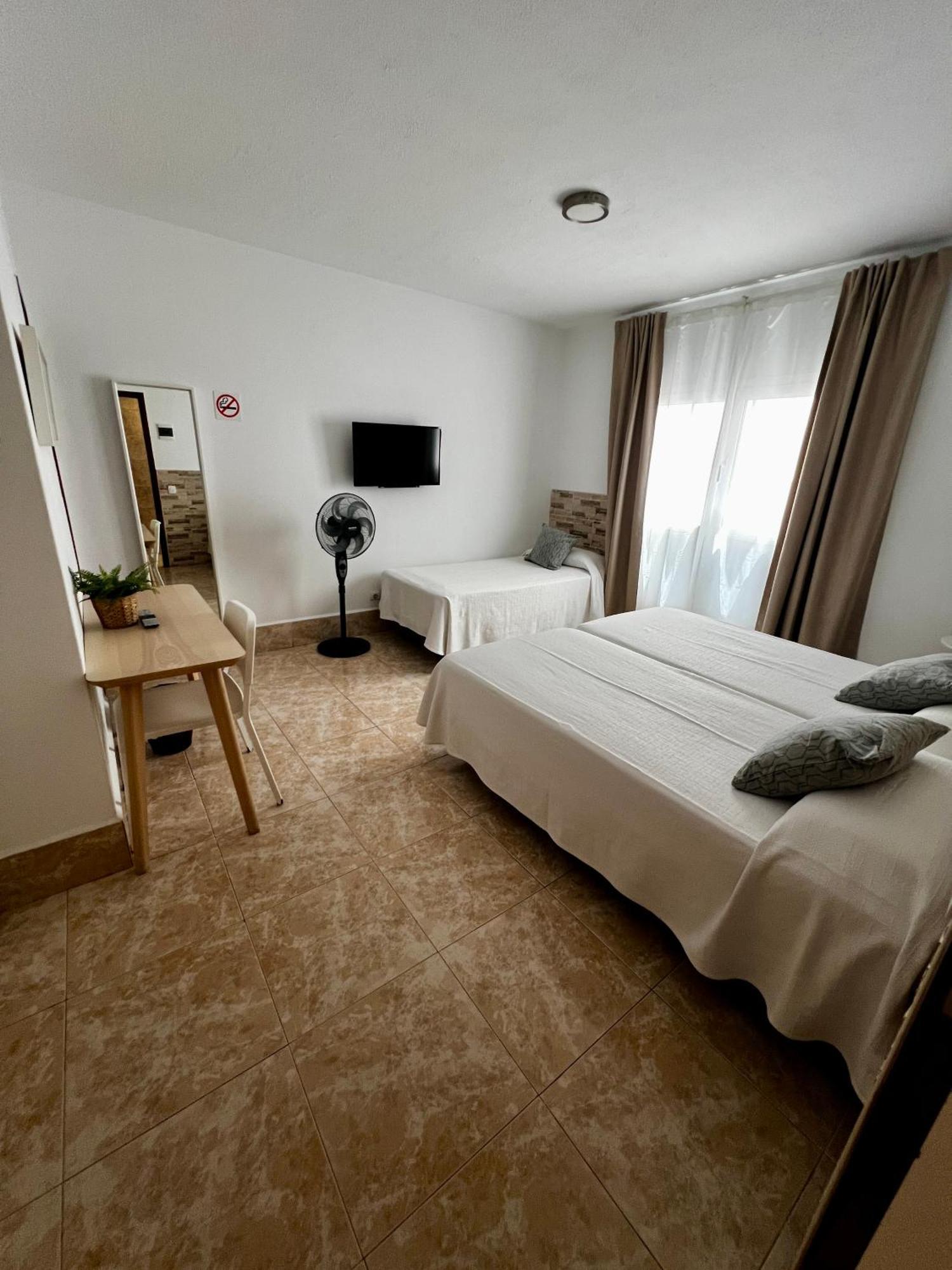 Hostal Residencia Cardona Arrecife  Exterior photo