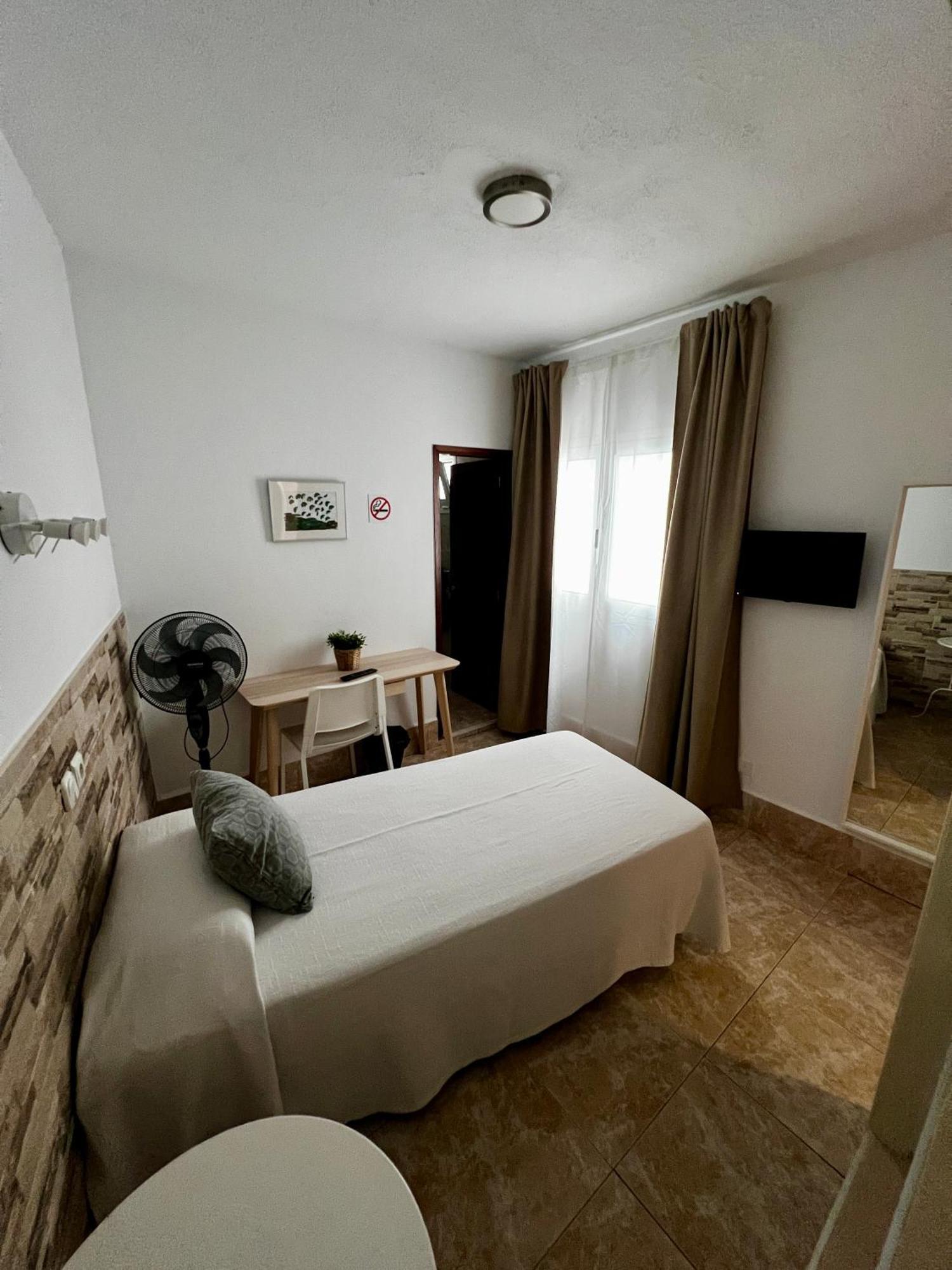 Hostal Residencia Cardona Arrecife  Exterior photo