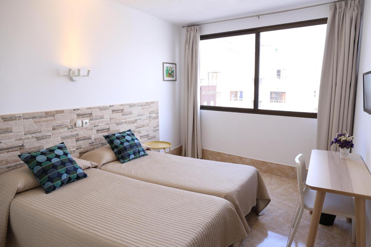 Hostal Residencia Cardona Arrecife  Exterior photo