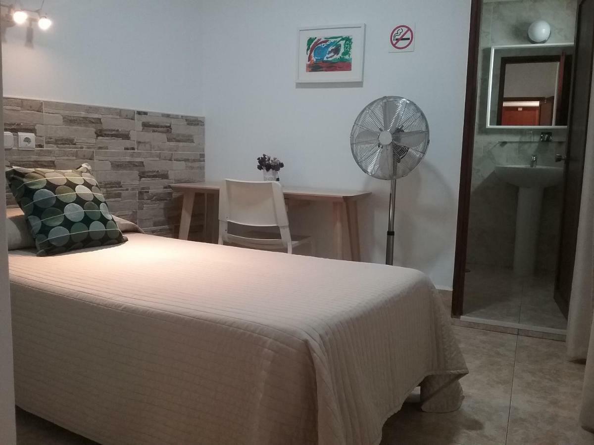 Hostal Residencia Cardona Arrecife  Exterior photo